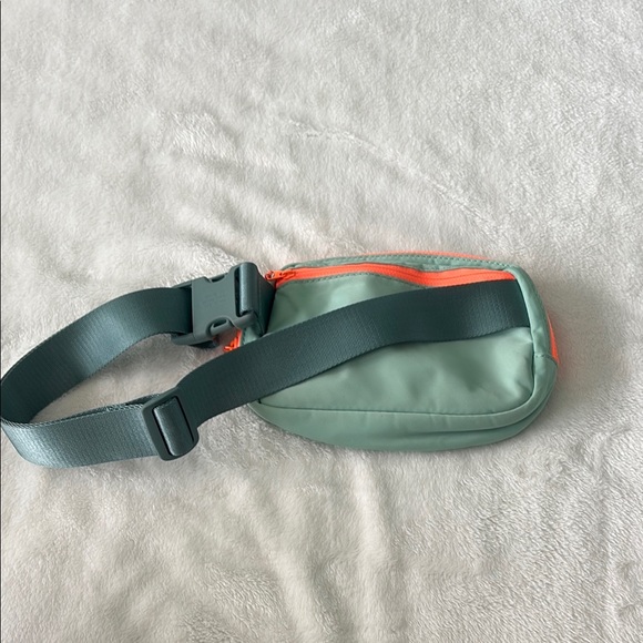 Lululemon Belt Bag - Picture 4 of 5